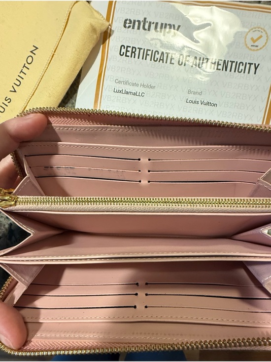 Louis Vuitton Valentine's Vernis
Monogram Limited Edition
Long Zippy Wallet - Picture 10 of 13